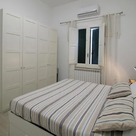 Apartman Dimora Camicia 84 *